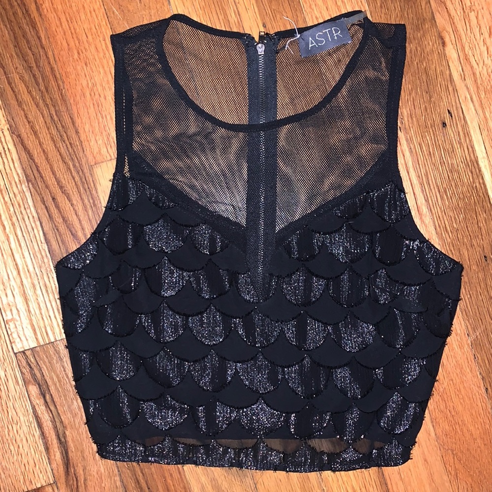 ASTR Cropped Mesh Top with a Hint of Sparkle in the Scallop Design
Small Xsmall